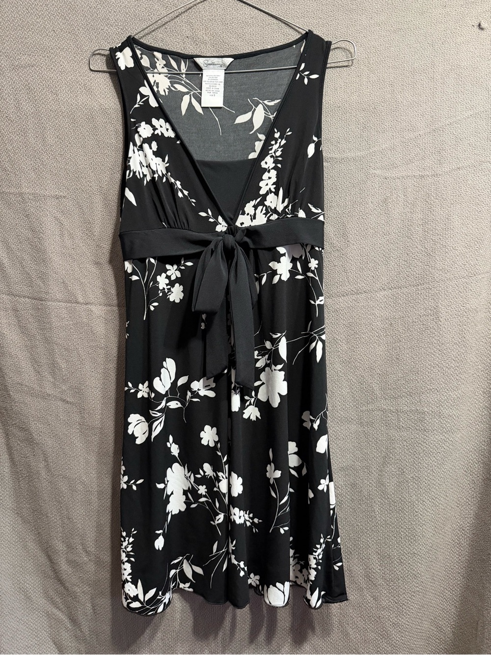 Speechless Black and White Floral Tie-Front Sleeveless Dress